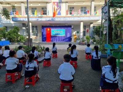 Tuyên truyền phòng bệnh chống dị tật khúc xạ học đường và bệnh tiêu chảy