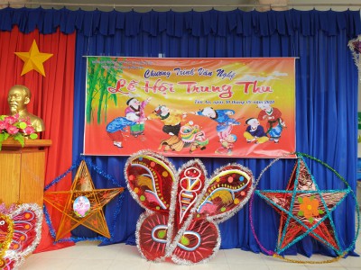 Trường tiểu học Lê Thị Hồng Gấm tổ chức lễ hội trung thu