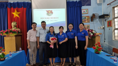Đại hội Chi đoàn trường TH Lê Thị Hồng Gấm năm học 2023 - 2024