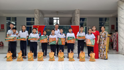 Hưởng ứng: Tháng thanh niên. Chủ đề: San sẻ yêu thương