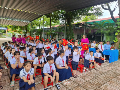 Trường Tiểu học Lê Thị Hồng Gấm (phường Phú An) khai giảng năm học mới 2025 - 2026