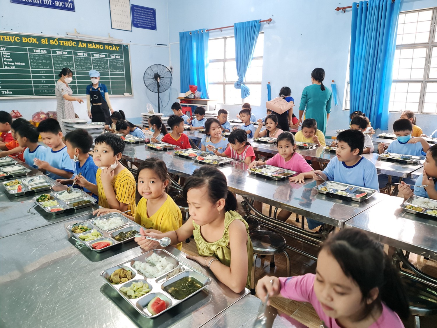 Tổ chức bán trú và học 2 buổi/1 ngày từ ngày 25/04/2022