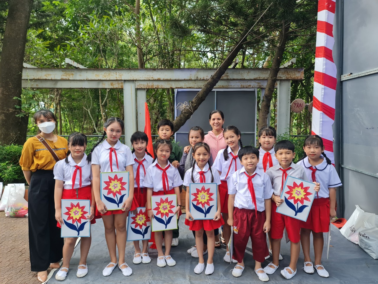 Trường TH Lê Thị Hồng Gấm tham gia Hội diễn văn nghệ thiếu nhi “Hoa phượng đỏ”, “Giải thưởng Mỹ thuật thiếu nhi” và Hội thi thiếu nhi kể chuyện theo sách.