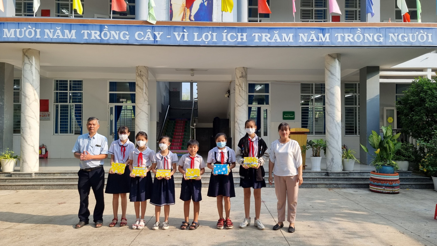Tổ chức cuôc thi Rung chuông vàng tìm hiểu kỉ niệm 48 năm ngày giải phóng miền Nam(30/04/1975 - 30/04/2023 và quốc tế lao động 1/5