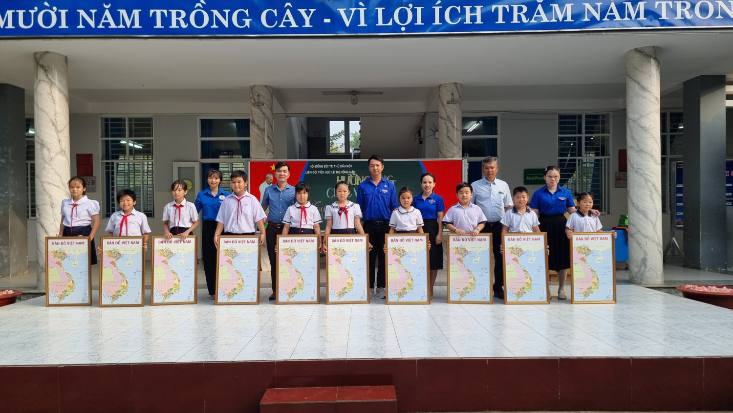 Hưởng ứng cuộc vận động " Tự hào một dải non sông" năm học 2023 - 2024